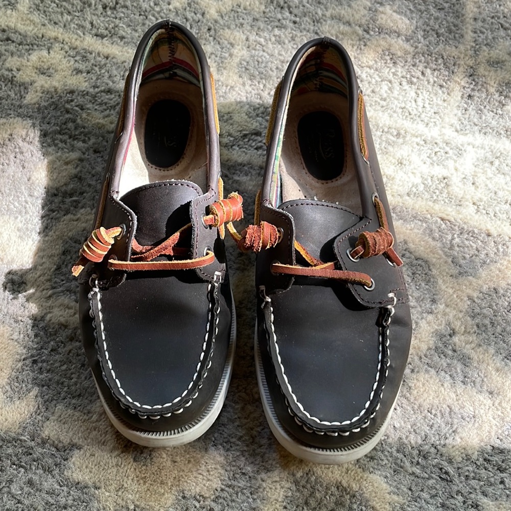 Bass Regatta Leather boat shoes size 6